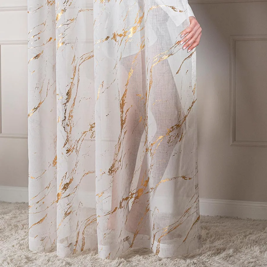 MARMA Firana gotowa na taśmie z ołowianką, szerokość 140cm x wysokość 250cm, kolor 001 biały ze złotym zdobieniem 13210