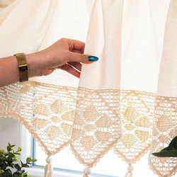 RACHELA Zazdrostka gotowa z ażurem, szerokość 150 x wysokość 90cm, kolor 012 kremowy 912432 RACHELA Zazdrostka gotowa z ażurem, szerokość 150 x wysokość 90cm, kolor 012 kremowy 912432