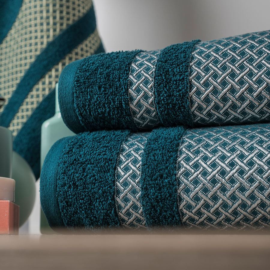 LIONEL Ręcznik, 70x140cm, kolor 101 ciemno turkusowypetrol ze srebrną bordiurą LIONEL