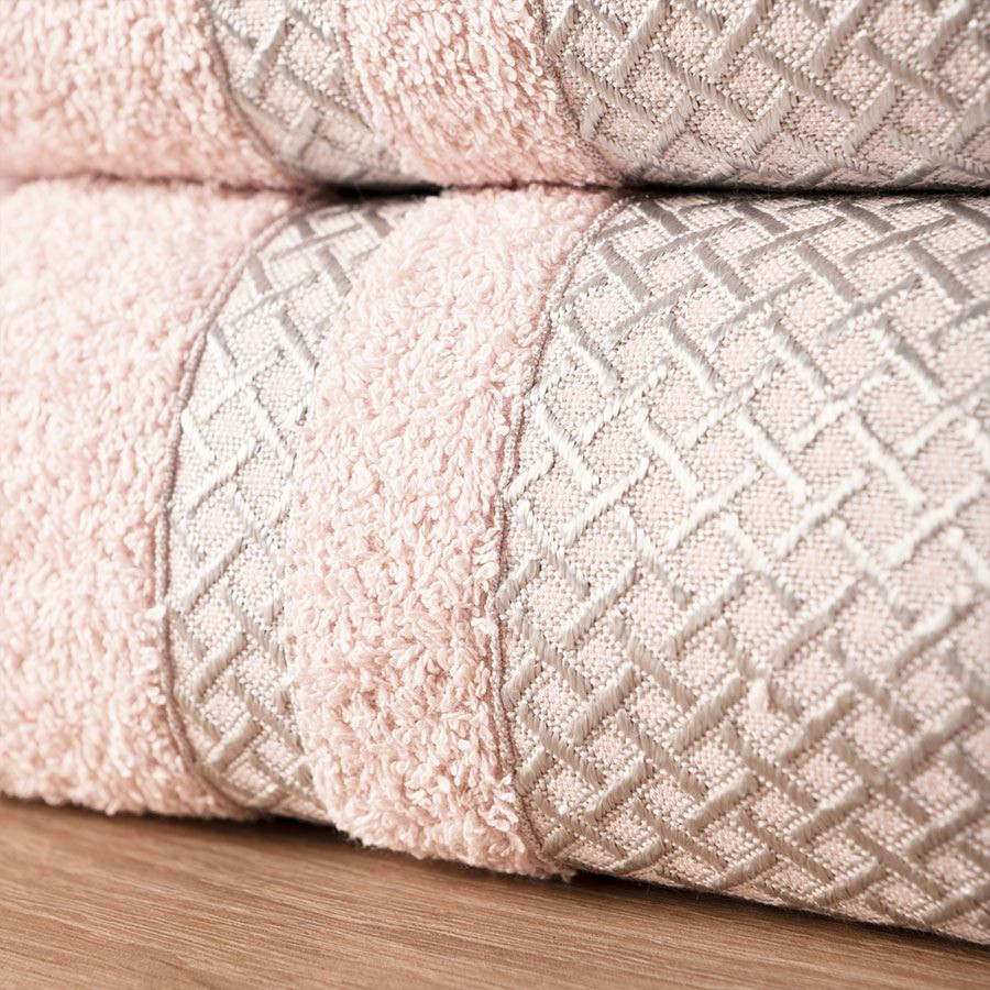 LIONEL Ręcznik, 70x140cm, kolor 119 pudrowy ze srebrną bordiurą LIONEL