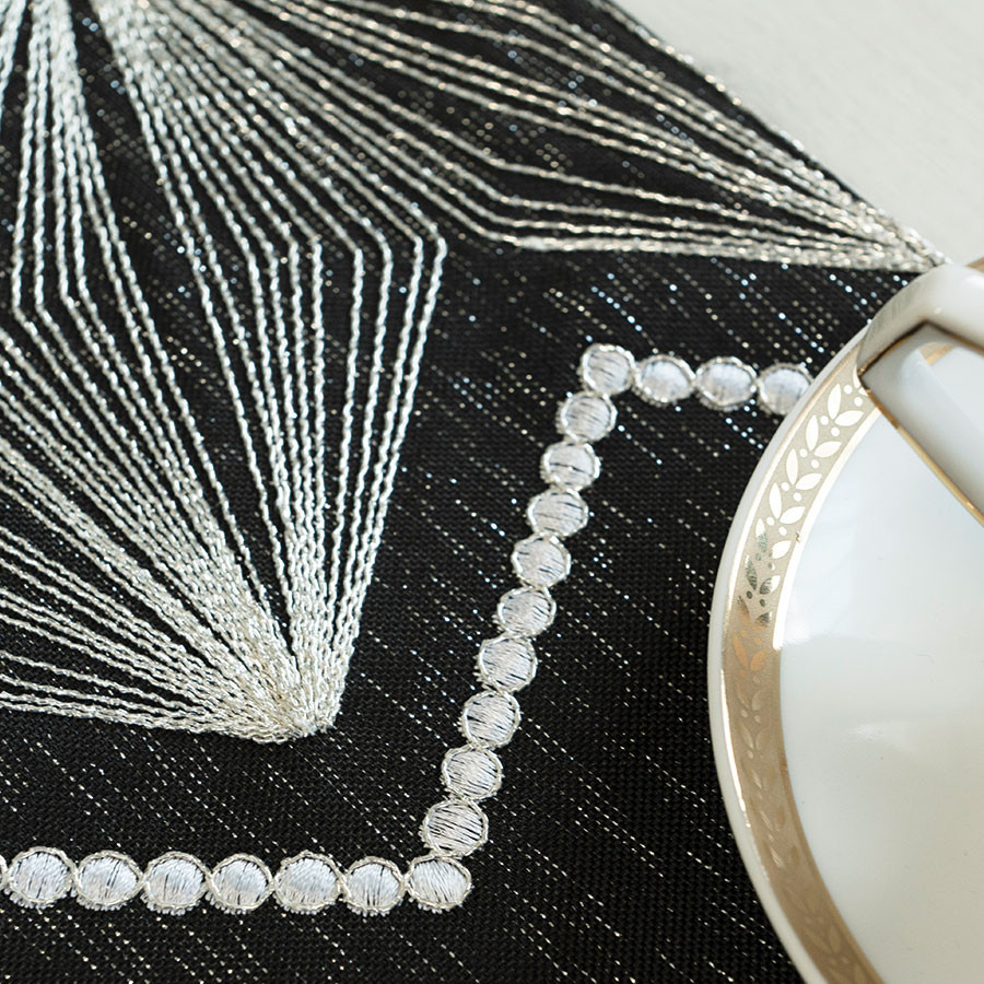 BŁYSZCZĄCA NOC Bieżnik, szerokość 35cm x wysokość 180cm, kolor 010 czarny 891904