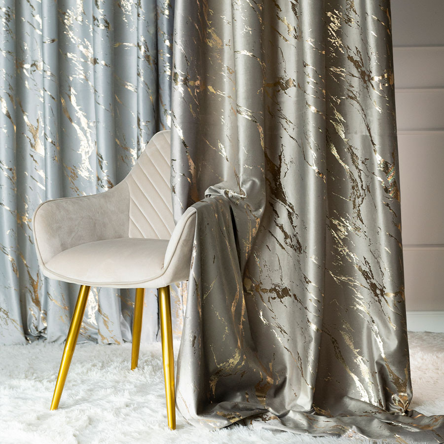 MARMA Zasłona gotowa na taśmie, szerokość 140cm x wysokość 250cm, kolor 017 szarobeżowy ze złotym nadrukiem na VELVI TD0