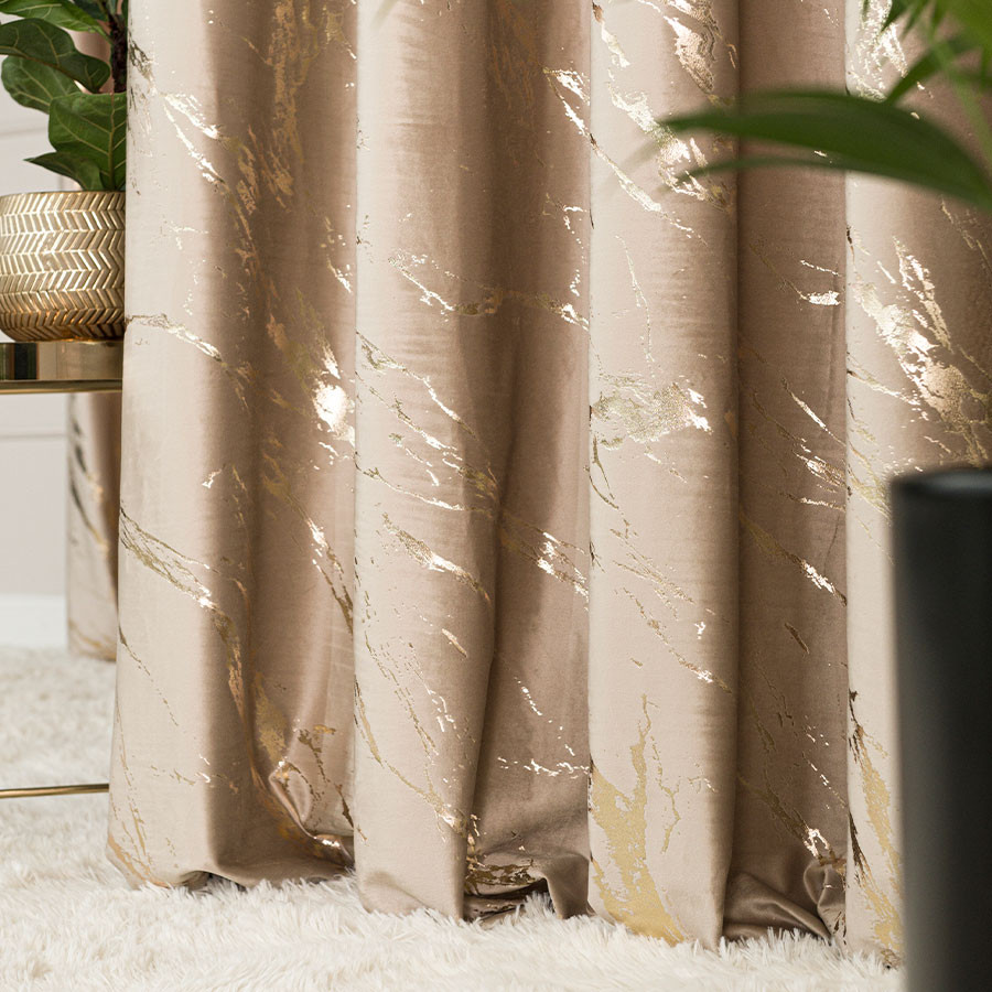 MARMA Zasłona gotowa na taśmie, szerokość 140cm x wysokość 250cm, kolor 001 ciemny beżowy ze złotym nadrukiem na VELVI T