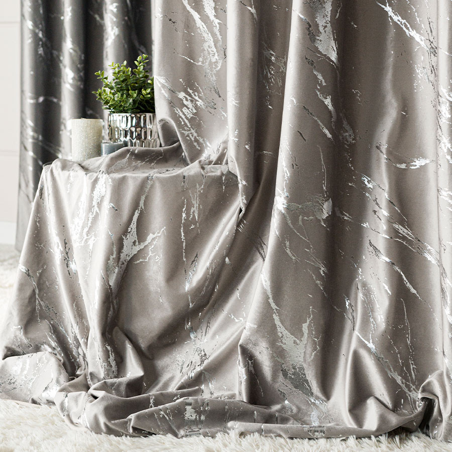 MARMA Zasłona gotowa na przelotkach, szerokość 140cm x wysokość 250cm, kolor 017 szarobeżowy ze srebrnym nadrukiem na VELV