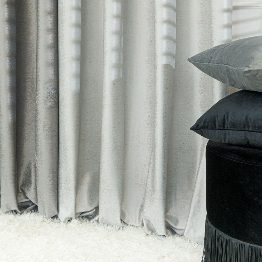 ELEONORA Zasłona gotowa na przelotkach, szerokość 140cm x wysokość 250cm, kolor 021 pastelowy szary ze złotym nadrukiem na