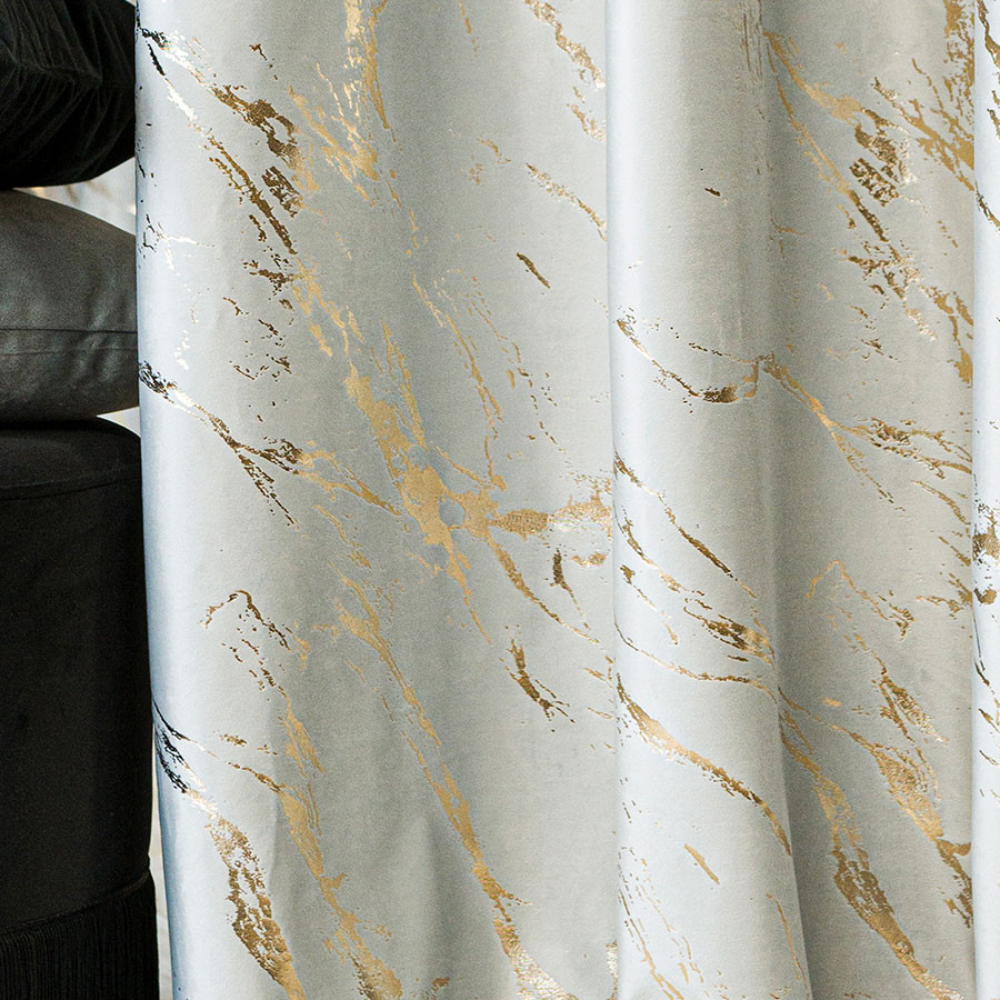 MARMA Zasłona gotowa na taśmie, szerokość 140cm x wysokość 250cm, kolor 021 pastelowy szary ze złotym nadrukiem na VELVI