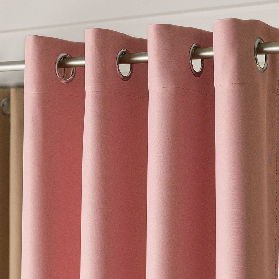 DONA Zasłona gotowa typu blackout na przelotkach, szerokość 140cm x wysokość 250cm, kolor 794 pastelowy różowy TD0015