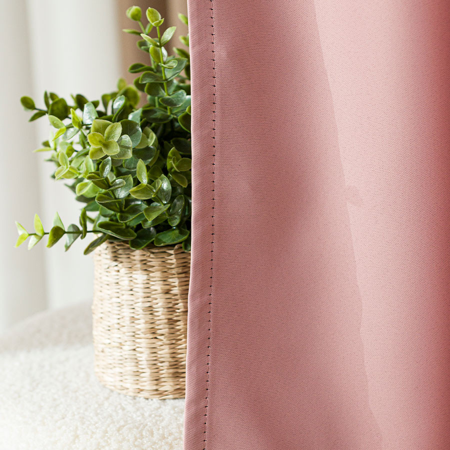 DONA Zasłona gotowa typu blackout na przelotkach, szerokość 140cm x wysokość 250cm, kolor 794 pastelowy różowy TD0015