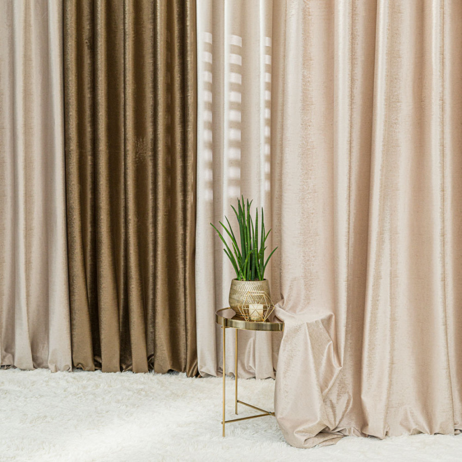 ELEONORA Zasłona gotowa na przelotkach, szerokość 140cm x wysokość 250cm, kolor 016 jasny kremowy ze złotym nadrukiem na V