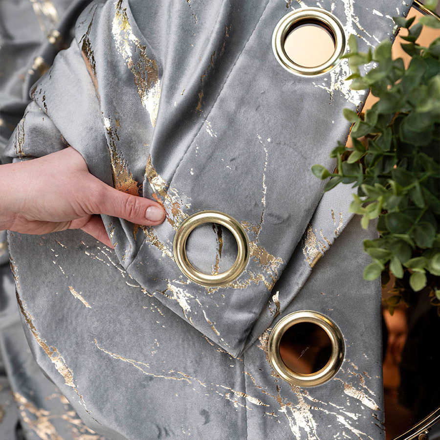 MARMA Zasłona gotowa na przelotkach, szerokość 140cm x wysokość 250cm, kolor 005 jasny szary ze złotym nadrukiem na VELVI