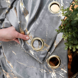 MARMA Zasłona gotowa na przelotkach, szerokość 140cm x wysokość 250cm, kolor 005 jasny szary ze złotym nadrukiem na VELVI