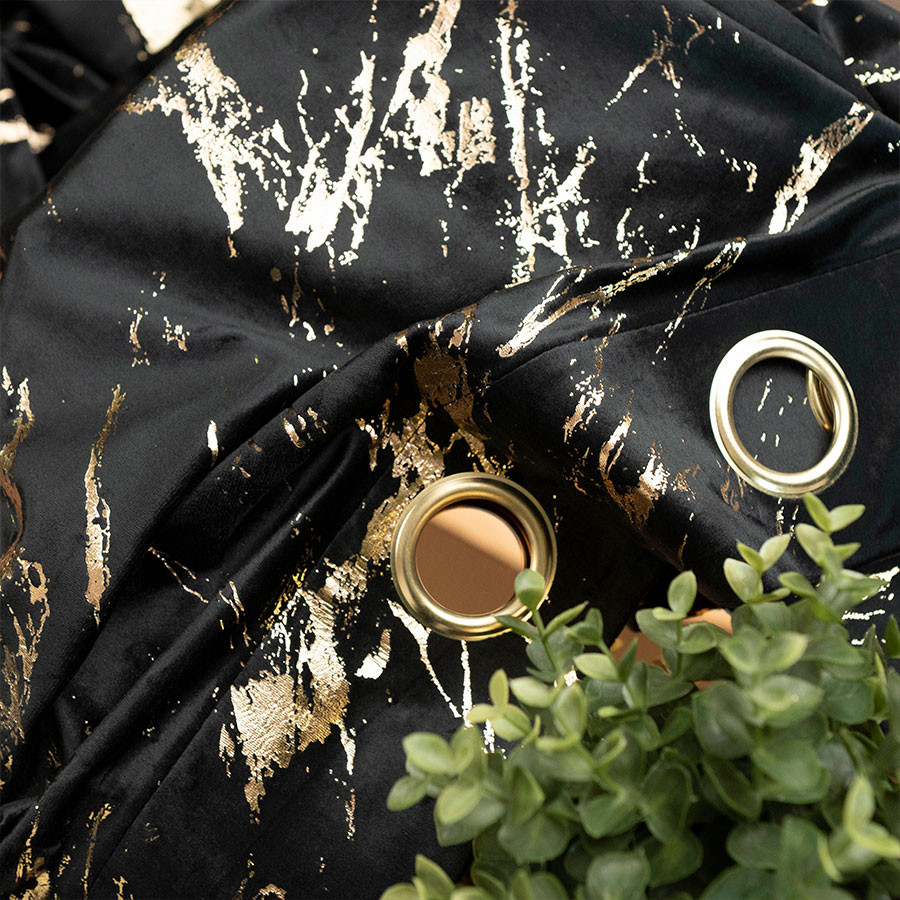 MARMA Zasłona gotowa na przelotkach, szerokość 140cm x wysokość 250cm, kolor 111 czarny ze złotym nadrukiem na VELVI TD003