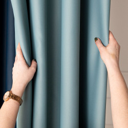 DONA Zasłona gotowa typu blackout na przelotkach, szerokość 140cm x wysokość 250cm, kolor 227 szałwiowy zielony TD0015