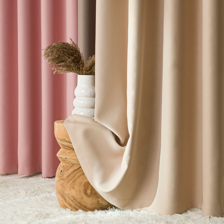 DONA Zasłona gotowa typu blackout na przelotkach, szerokość 140cm x wysokość 250cm, kolor 218 jasny chłodny beżowy TD0015