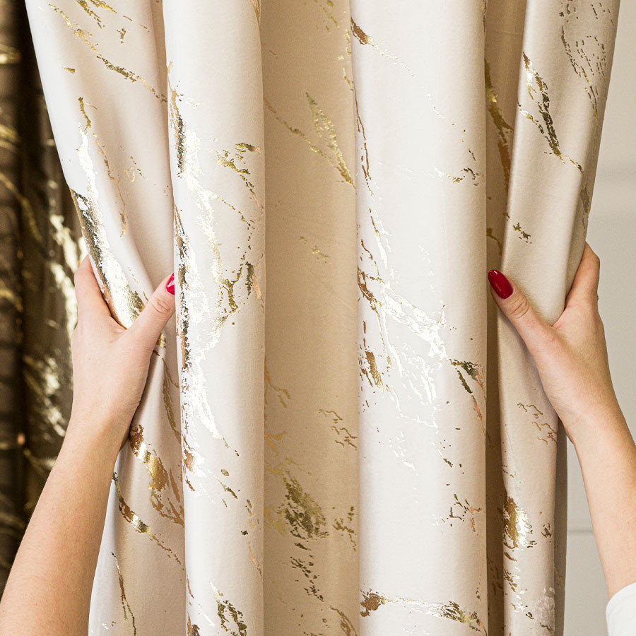 MARMA Zasłona gotowa na taśmie, szerokość 140cm x wysokość 250cm, kolor 016 kremowy ze złotym nadrukiem na VELVI TD0033