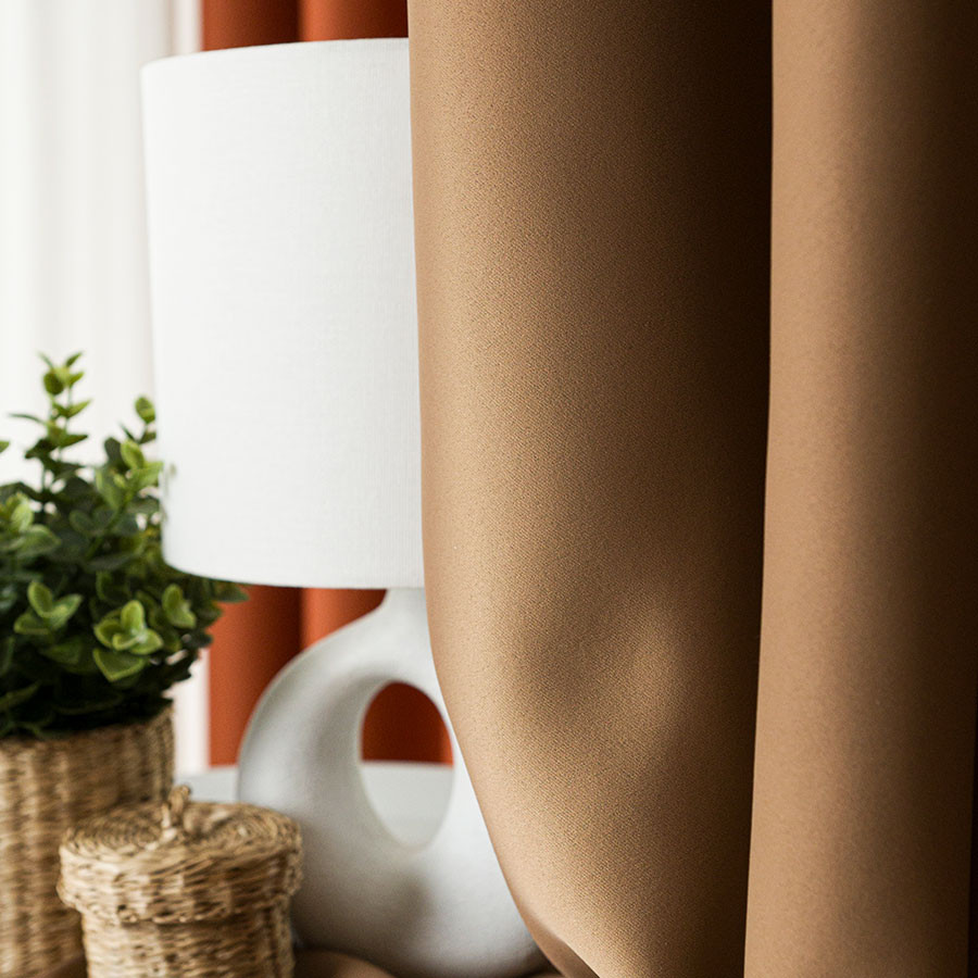 DONA Zasłona gotowa typu blackout na przelotkach, szerokość 140cm x wysokość 250cm, kolor 806 jasny ciepły brązowy TD0015