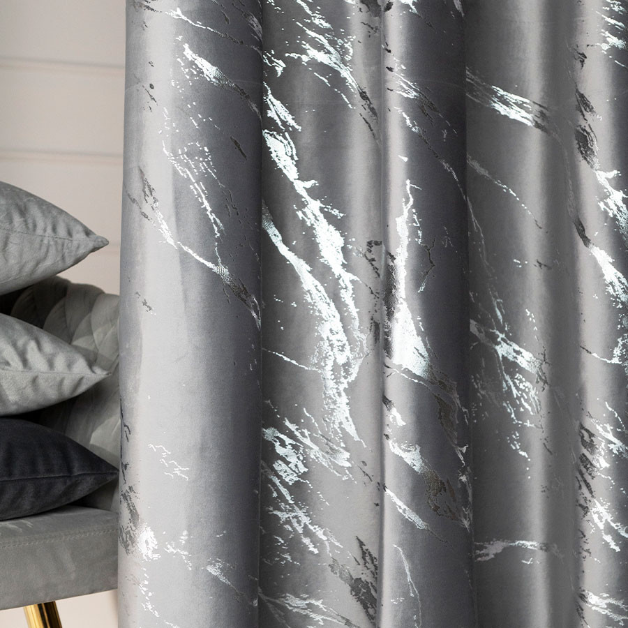 MARMA Zasłona gotowa na przelotkach, szerokość 140cm x wysokość 250cm, kolor 005 jasny szary ze srebrnym nadrukiem na VELVI