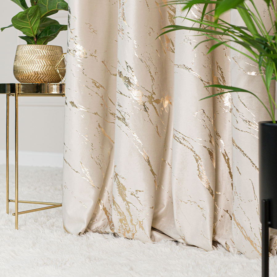 MARMA Zasłona gotowa na przelotkach, szerokość 140cm x wysokość 250cm, kolor 226 jasny kremowy ze złotym nadrukiem na VELV