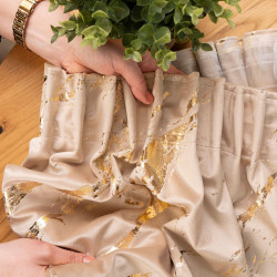 MARMA Zasłona gotowa na taśmie, szerokość 140cm x wysokość 250cm, kolor 003 jasny beżowy ze złotym nadrukiem na VELVI TD