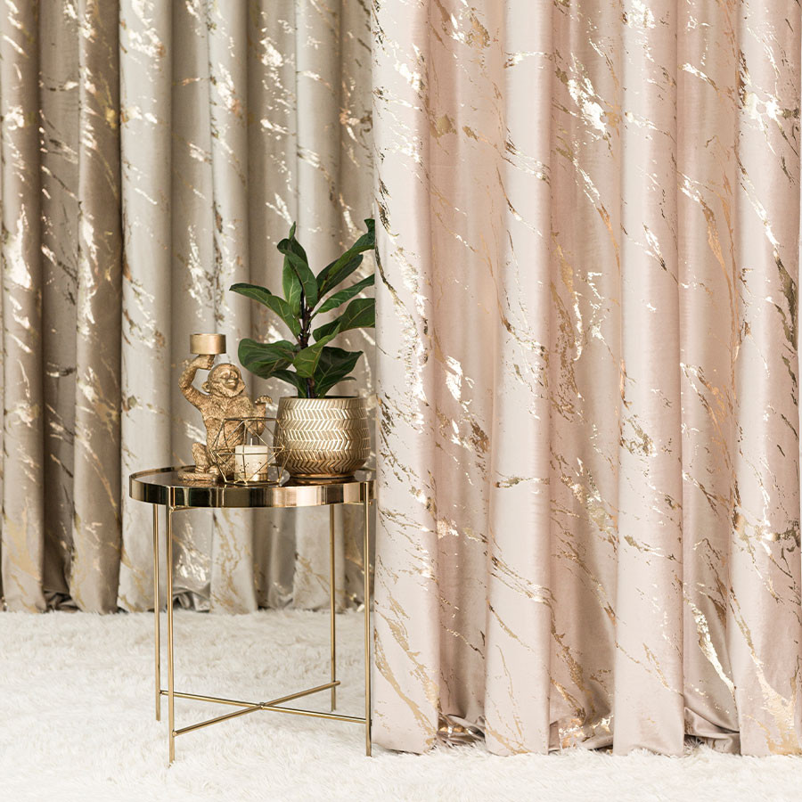 MARMA Zasłona gotowa na taśmie, szerokość 140cm x wysokość 250cm, kolor 003 jasny beżowy ze złotym nadrukiem na VELVI TD