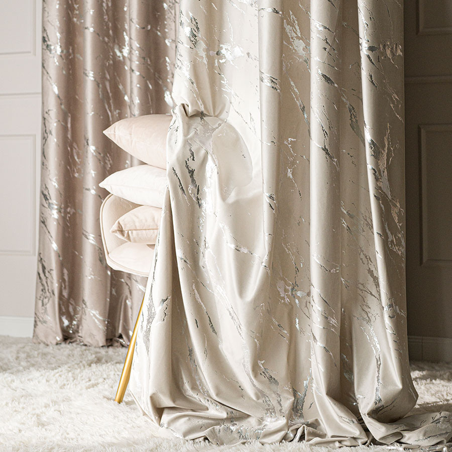 MARMA Zasłona gotowa na taśmie, szerokość 140cm x wysokość 250cm, kolor 226 jasny kremowy ze srebrnym nadrukiem na VELVI T