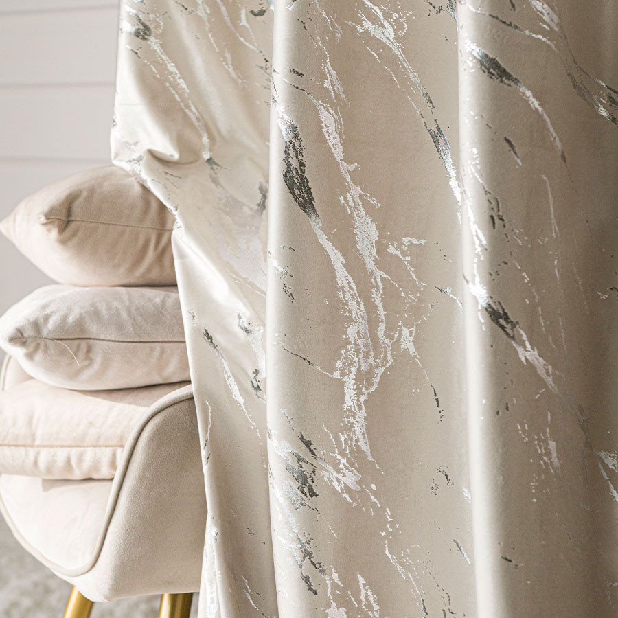 MARMA Zasłona gotowa na przelotkach, szerokość 140cm x wysokość 250cm, kolor 226 jasny kremowy ze srebrnym nadrukiem na VEL