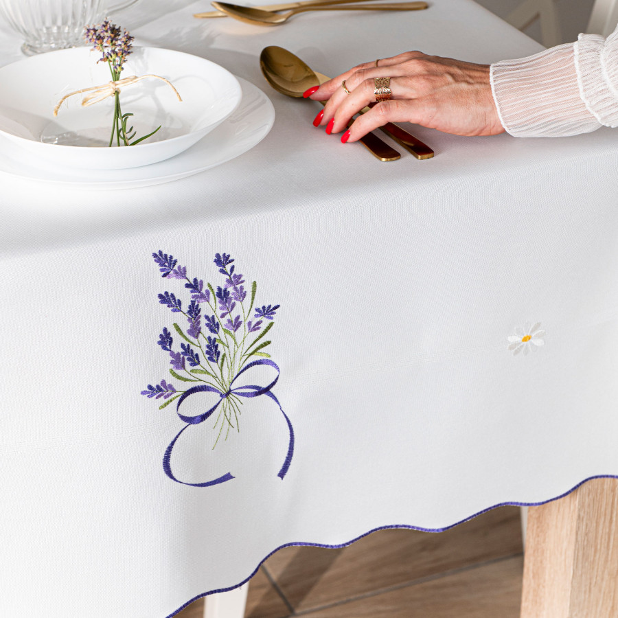 LAWENDOWA POLANA Obrus z haftem, szerokość 140cm x wysokość 240cm, kolor 001 biały 291771