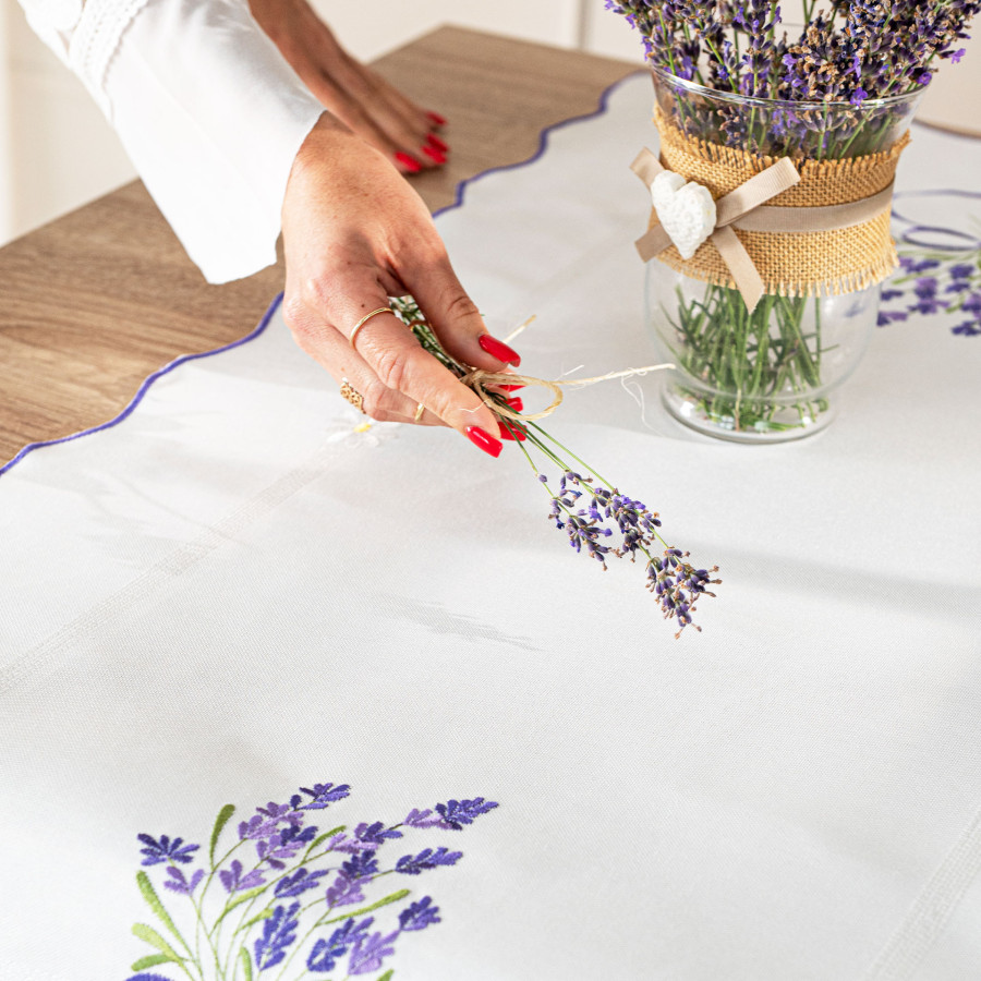 LAWENDOWA POLANA Bieżnik z haftem, szerokość 38cm x wysokość 160cm, kolor 001 biały 291771