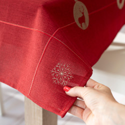 BŁYSZCZĄCY RENIFER Obrus z haftem, szerokość 140cm x wysokość 180cm, kolor 003 czerwony 295157