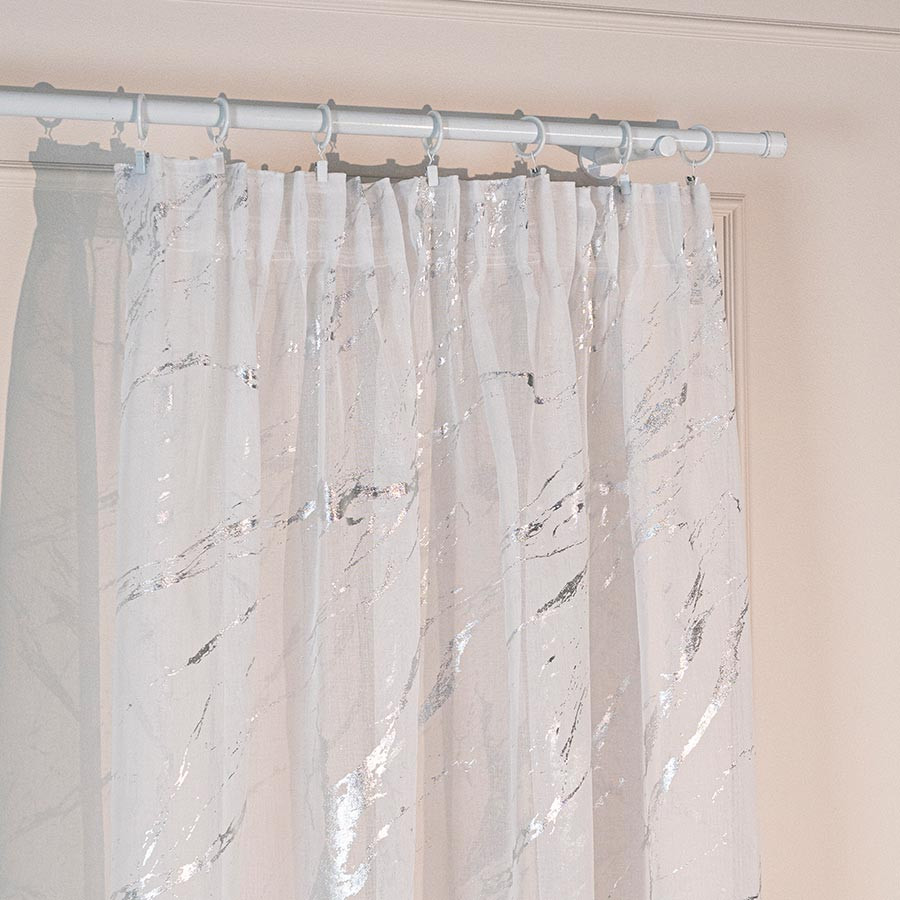 MARMA Firana gotowa na taśmie z ołowianką, szerokość 140cm x wysokość 250cm, kolor 001 biały ze srebrnym zdobieniem