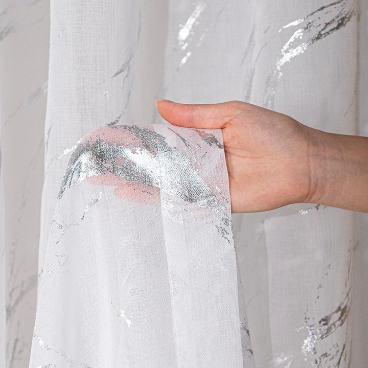 MARMA Firana gotowa na taśmie z ołowianką, szerokość 140cm x wysokość 250cm, kolor 001 biały ze srebrnym zdobieniem 