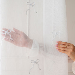 KOKARDKA Firana gotowa na etaminie, haftowana, na srebrnych przelotkach, z ołowianką, szerokość 140 x wysokość 250cm, kolo