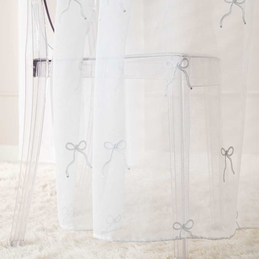 KOKARDKA Firana gotowa na etaminie, haftowana, na srebrnych przelotkach, z ołowianką, szerokość 140 x wysokość 250cm, kolo