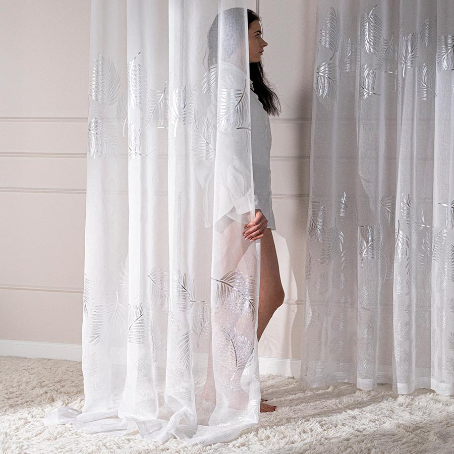 MARIETTA Firana gotowa na przelotkach, szerokość 140cm x wysokość 250cm, kolor 001 biały ze srebrnym zdobieniem