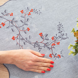 JARZĘBINOWY BLASK Obrus z haftem, szerokość 140cm x wysokość 180cm, kolor 007 szary