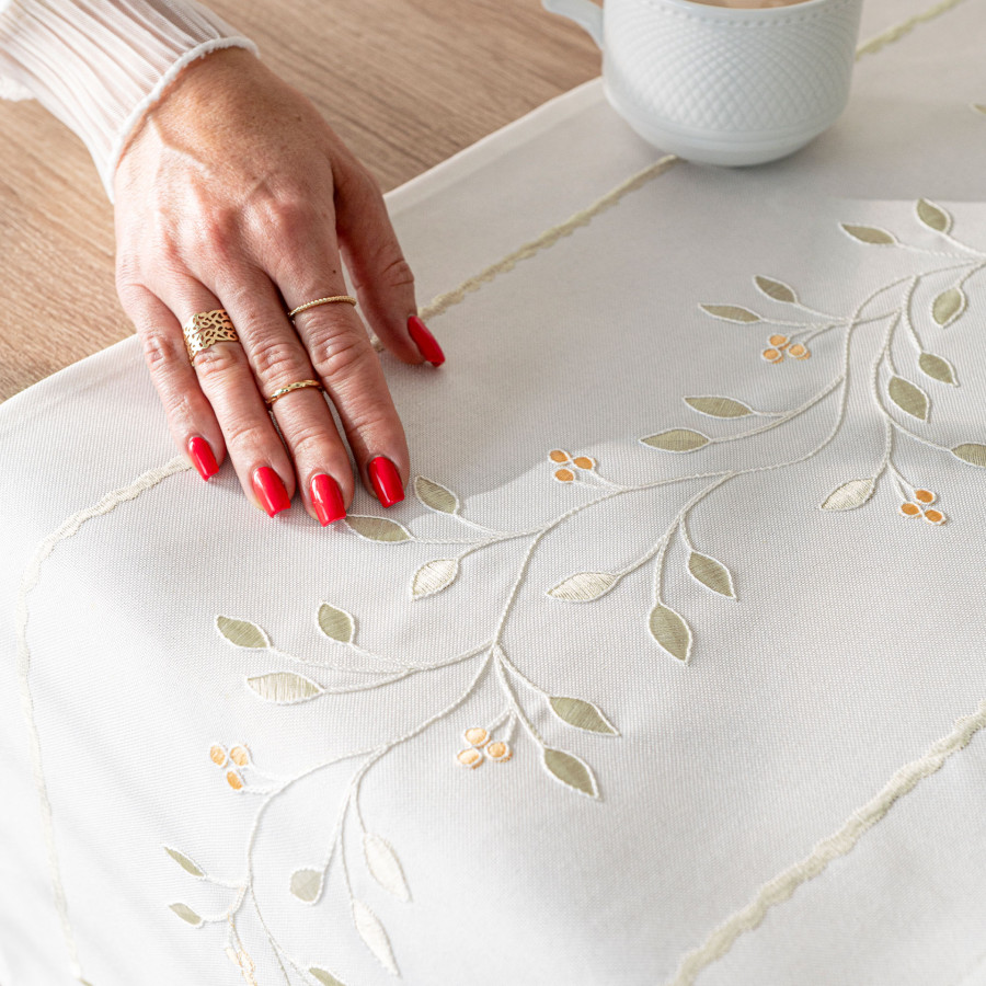 ZIELONA MELODIA Bieżnik z haftem, szerokość 38cm x wysokość 160cm, kolor 001 biały