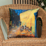 TARAS KAWIARNI W NOCY poszewka welwetowa wielokolorowa w motyw miast 40x40 cm