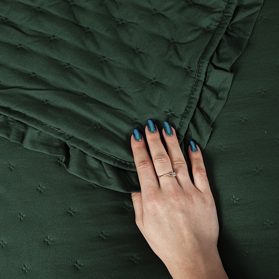 WERONA Narzuta dekoracyjna z falbaną, 200x220cm, kolor 019 zielony