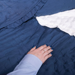 WERONA Narzuta dekoracyjna z falbaną, 200x220cm, kolor 002 niebieski