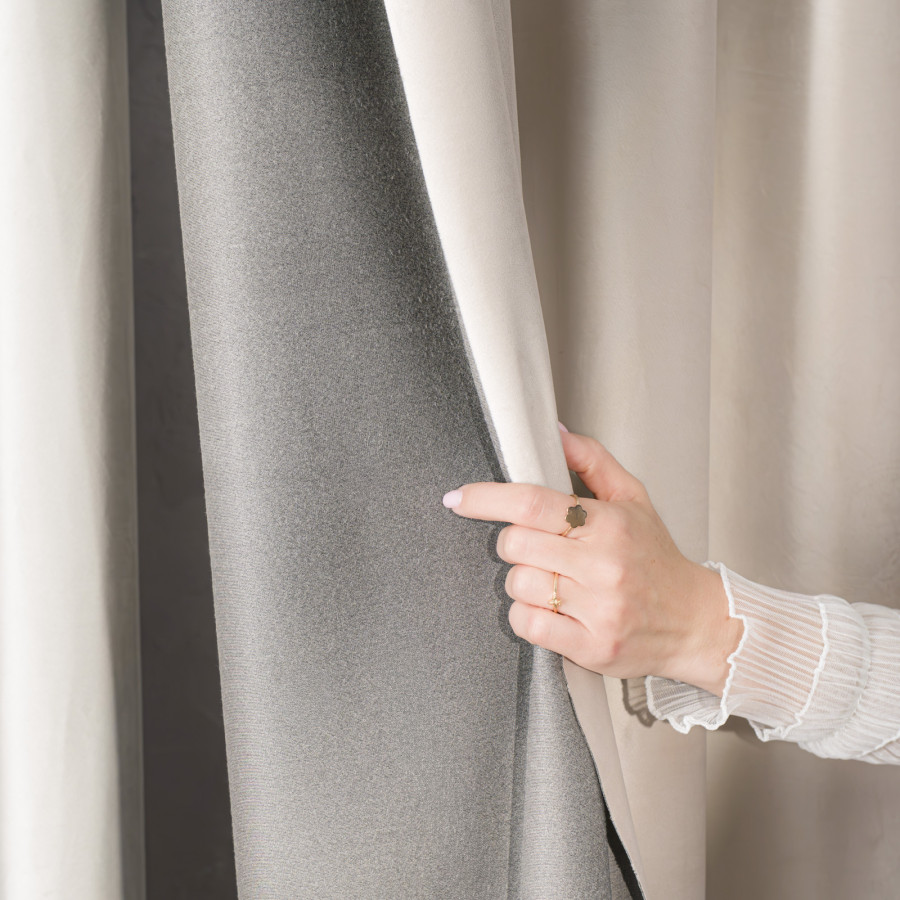 BLACKOUT VELVET Zasłona gotowa na przelotkach, szerokość 140cm x wysokość 230cm, kolor 016 kremowy