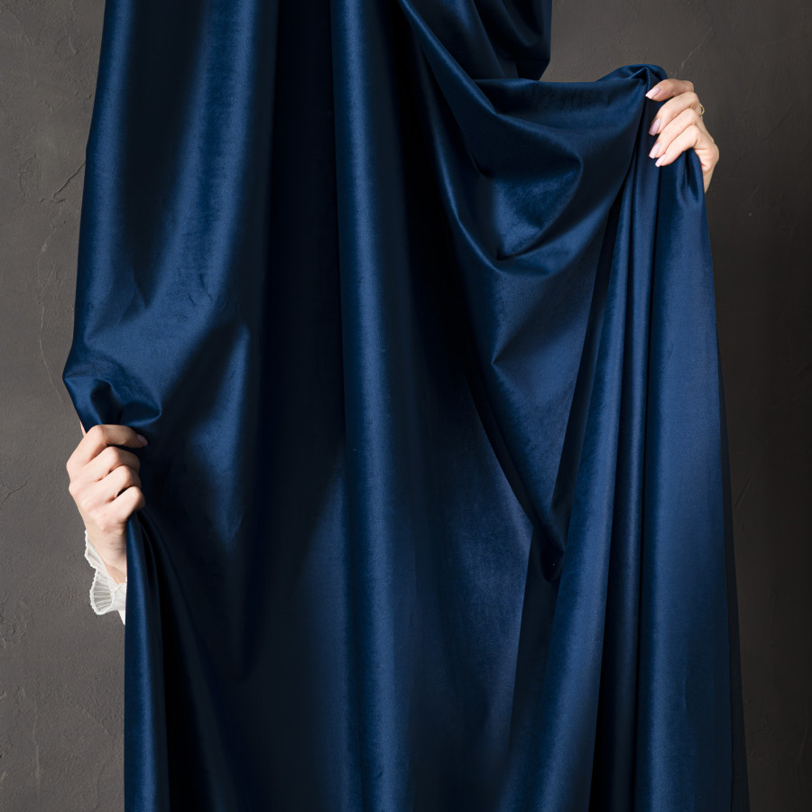 BLACKOUT VELVET Zasłona gotowa na przelotkach, szerokość 140cm x wysokość 250cm, kolor 011 granatowy