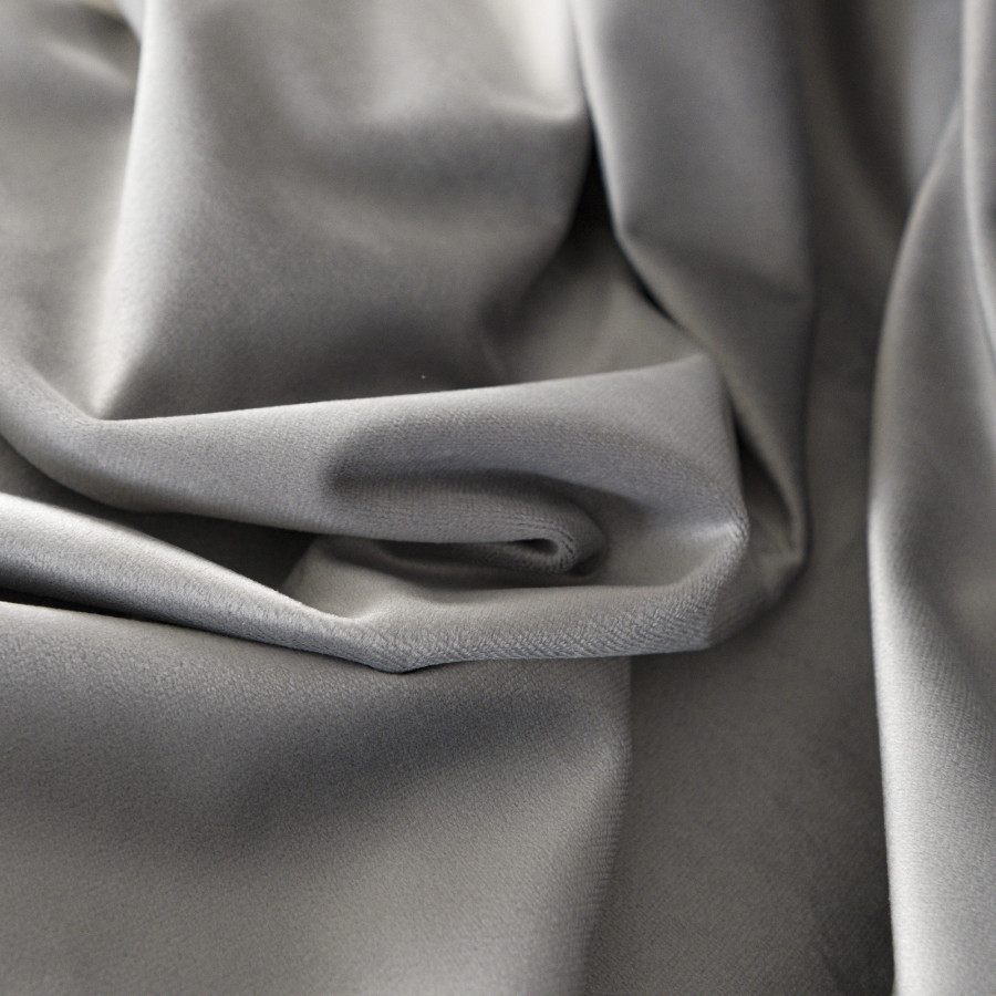 BLACKOUT VELVET Zasłona gotowa na przelotkach, szerokość 140cm x wysokość 230cm, kolor 005 jasny szary