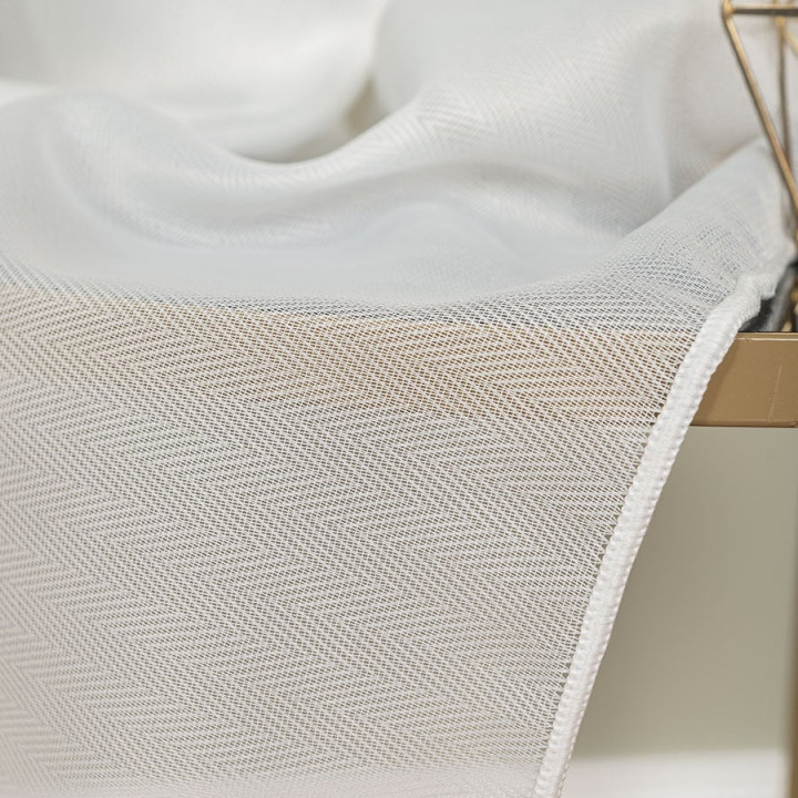 Firanka fantazyjna w jodełkę, z ołowianką, wysokość 300cm, kolor 010 off white