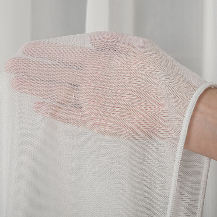 Firanka fantazyjna w jodełkę, z ołowianką, wysokość 300cm, kolor 010 off white