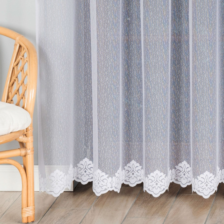 Firanka żakardowa ze wzorem na samym dole, wysokość 230cm, kolor 001 biały